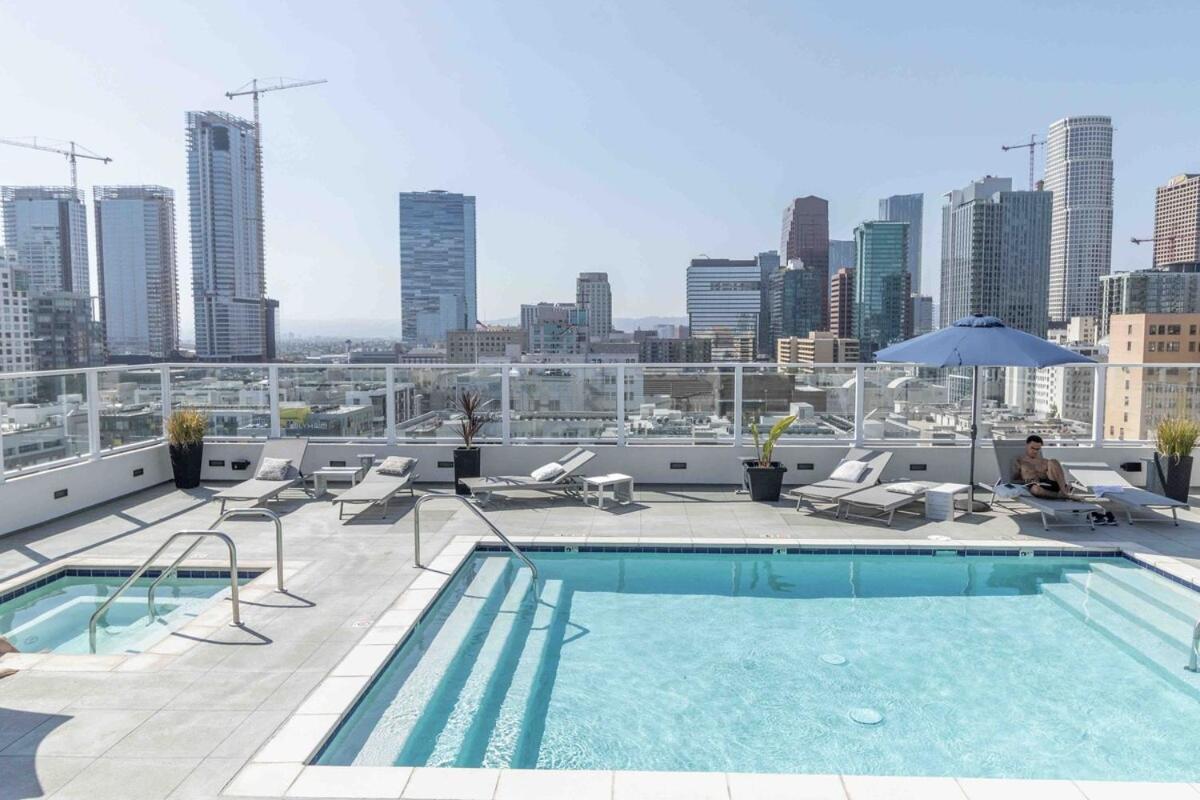 Modern Loft-rooftop Pool, Spa, Gym & Free Parking Los Ángeles